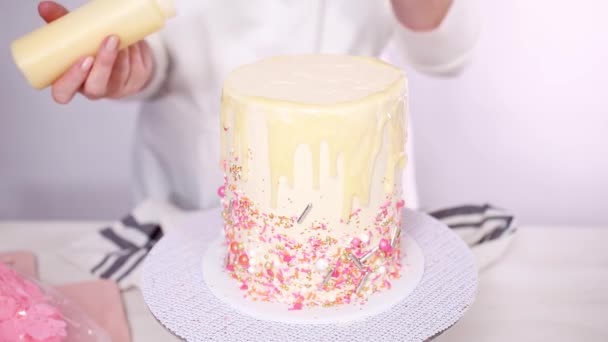 Step Step Dripping White Chocolate Ganache Birthday Cake White Buttercream — Stock Video