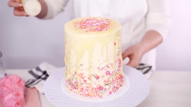 Step Step Dripping White Chocolate Ganache Birthday Cake White Buttercream — Stock Video