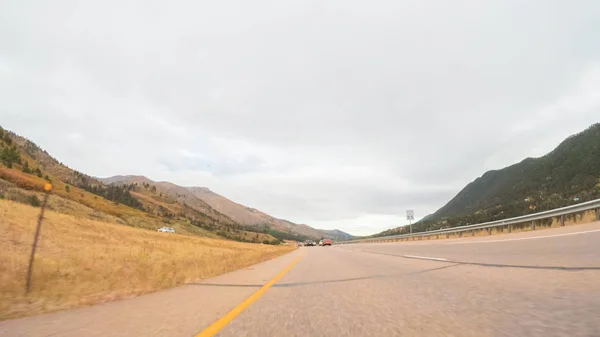 Sonbaharda Colorado Springs Için Dağ Otoyolda Sürüş — Stok fotoğraf