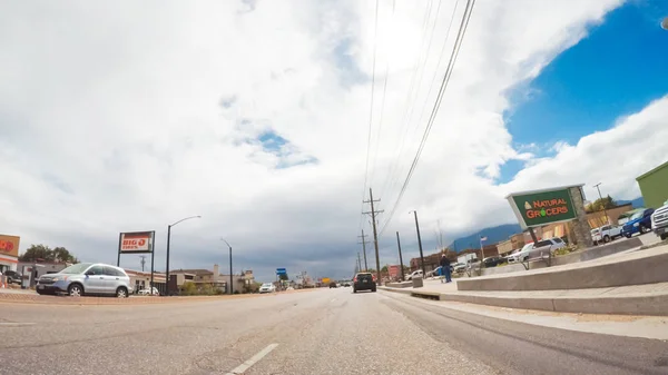 科罗拉多州科罗拉多斯普林斯 2018年10月6日 在科罗拉多州斯普林斯的铺面公路上行驶 — 图库照片