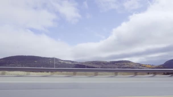 Conduite sur la route de montagne 67 à Colorado Springs en automne 