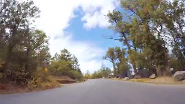 Conduciendo Por Exclusivo Barrio Residencial Colorado Springs Otoño — Vídeo de stock