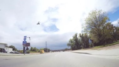 Colorado Springs, Colorado, ABD-Ekim 6, 2018 - sonbaharda Colorado Springs'deki döşeli yollarda sürüş