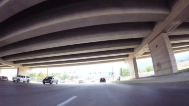 Colorado Springs, Colorado, ABD-Ekim 6, 2018 - sonbaharda Colorado Springs'deki döşeli yollarda sürüş