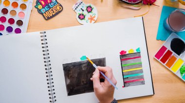 Adım adım. Düz yatıyordu. Bir tasarım bir pasta suluboya ile Dia de los Muertos tatil için çizim Baker.