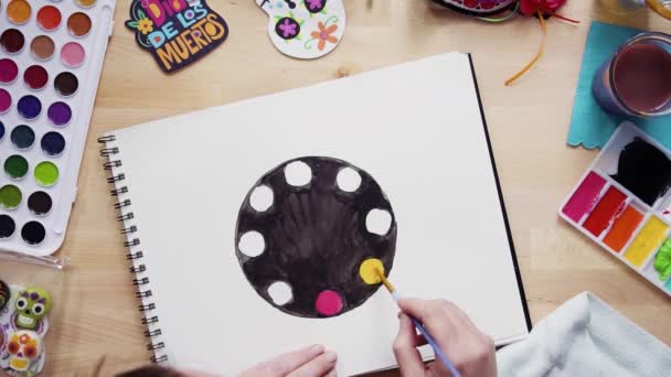 Passo Passo Deitado Baker Esboçando Design Bolo Com Aquarelas Para — Vídeo de Stock