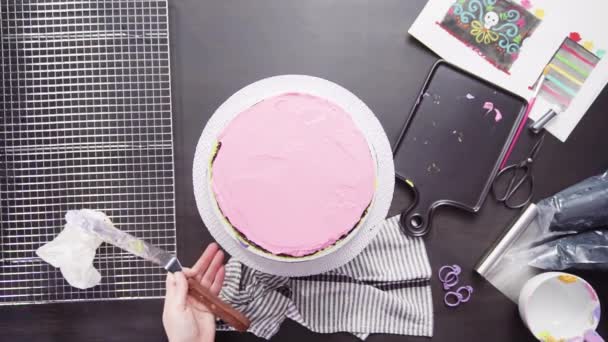 Stap Voor Stap Flat Lag Baker Berijpen Gelaagde Chocoladetaart Met — Stockvideo