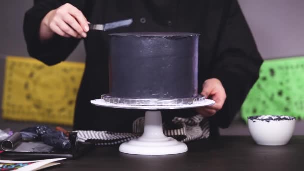 단계적으로 베이커 초콜릿 케이크는 이탈리아 Buttercream 설탕을 설탕을 — 비디오