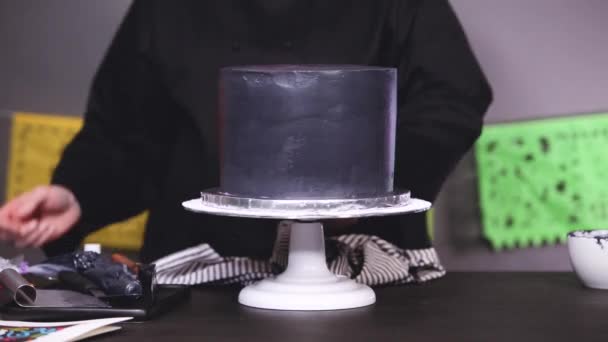 경과입니다 단계적으로 레이어 케이크에 브러시를 베이커 — 비디오
