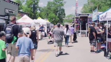 Parker, Colorado, ABD-Haziran 9, 2018 - Main street yerel karnavalında satıcıları ile