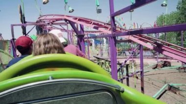 Parker, Colorado, ABD-Haziran 9, 2018 - sürmek küçük kasaba karnavalında çocuklar.