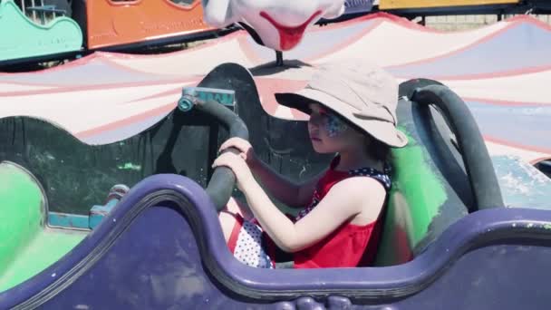 パーカー コロラド州 2018 子供の小さな町のカーニバルでの乗り物 — ストック動画