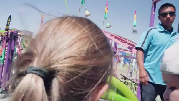 Parker Colorado Estados Unidos Junio 2018 Niños Cabalgan Carnaval Pequeña — Vídeo de stock