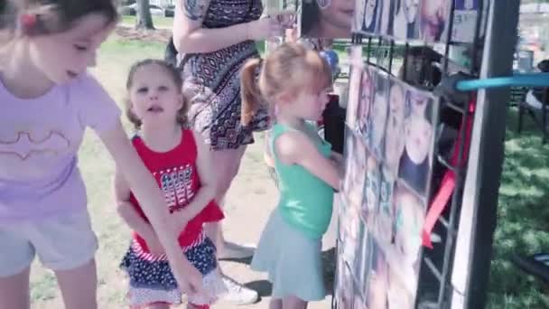 Parker Colorado Usa Juni 2018 Kinderschminkstand Beim Kleinstadtkarneval — Stockvideo