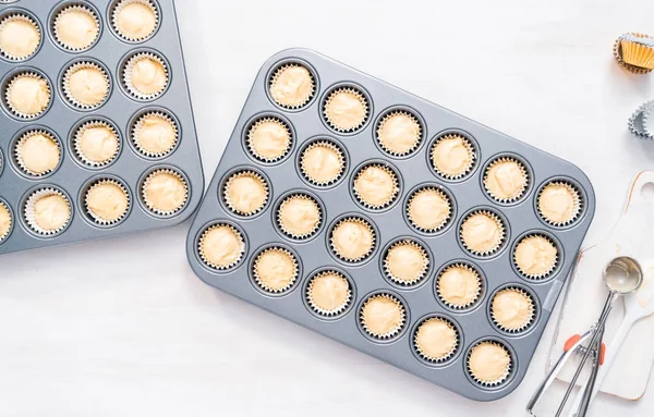 Platt Låg Fyllning Mini Muffinsplåt Med Cupcake Smet — Stockfoto