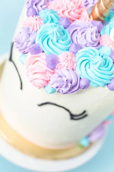 Gourmet Unicorn Tårta Med Rosa Och Lila Buttercream Frosting Blå — Stockfoto