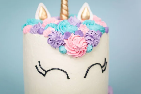 Gourmet Unicorn Cake Pink Purple Buttercream Frosting Blue Background — Stock Photo, Image