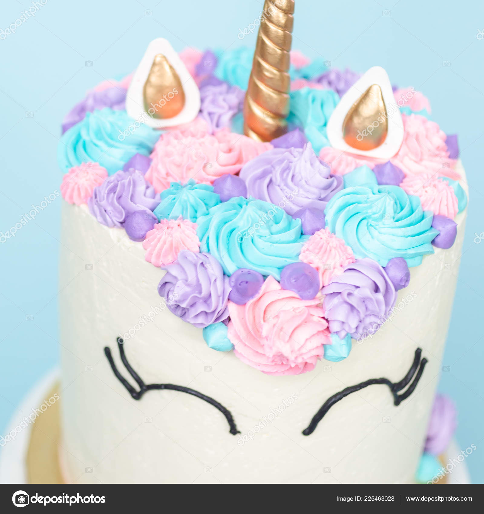 Gateau Gourmet Licorne Avec Glacage Creme Beurre Rose Violet Sur Image Libre De Droit Par Urban Light C Gateau Gourmet Licorne Avec Glacage Creme Beurre Rose Violet Sur Image Libre De Droit Par Urban Light C
