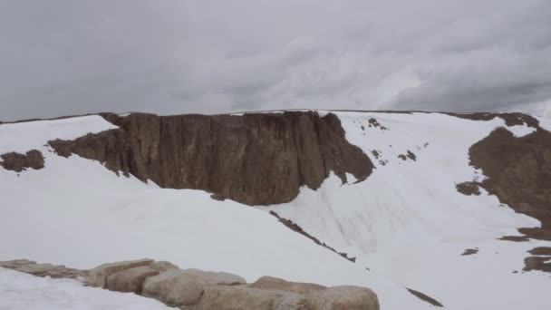 Vezetés Nyomvonal Gerincút Nyitó Hétvége Szezon Rocky Mountain Nemzeti Parkban — Stock videók