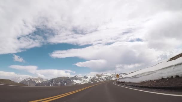 Conducir Trail Ridge Road Fin Semana Apertura Temporada Parque Nacional — Vídeo de stock