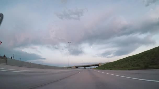 Οδήγηση Νότου Στον Αυτοκινητόδρομο Από Λίθο Στο Ηλιοβασίλεμα — Αρχείο Βίντεο