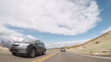 Denver, Colorado, ABD-Mayıs 27, 2018 - sürüş iz Ridge yolda sezonun açılış hafta sonu Rocky Dağı Milli Parkı içinde.