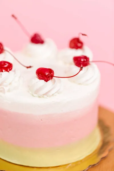 Tarta Cumpleaños Spumoni Sobre Fondo Rosa —  Fotos de Stock