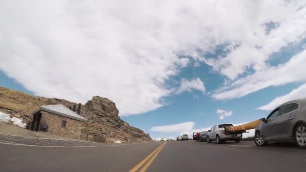 2018 デンバー コロラド州 走行トレイルリッジ ロード シーズンのオープニングの週末にロッキー山国立公園 — ストック動画