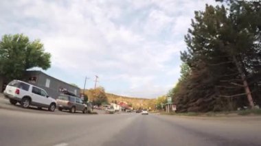 Estes Park, Colorado, ABD-Mayıs 27, 2018 - dağ yolda sürüş Estes Park ve Boulder arasında akşamları.