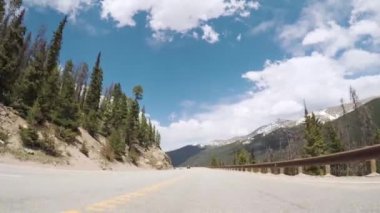 Denver, Colorado, ABD-Mayıs 27, 2018 - yaz aylarında Florence Pass üzerinde 40 dağ otoyolda sürüş.