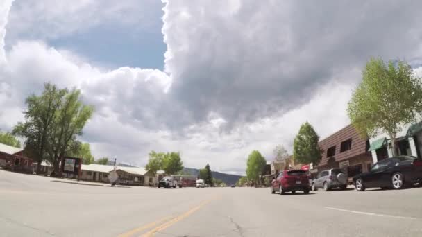 2018 デンバー コロラド州 グランビー湖近くの山の道路で運転 — ストック動画