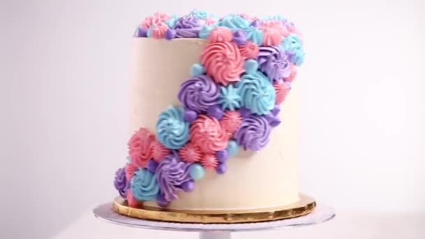 Baker Decorating Unicorn Cake Little Girl Birthday Party — Stock Video