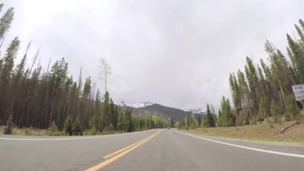 Водіння Асфальтованої Дорозі Національний Парк Скелясті Гори — стокове відео