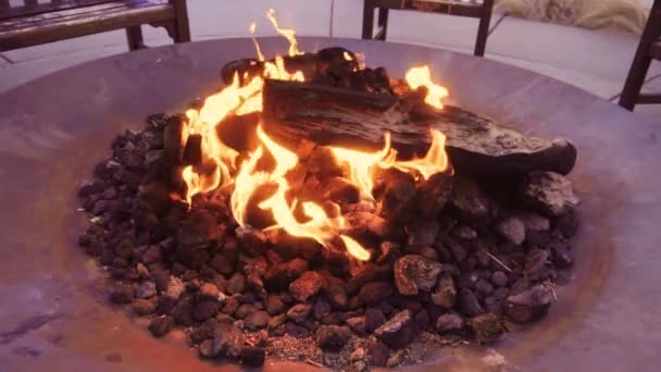 Foyer extérieur au marché de Noël .