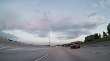 Boulder, Colorado, ABD-27 Mayıs 2018 - Sunset, Boulder 'dan 36. karayolunda güneye doğru sürüş.