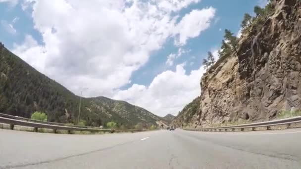 Denver Colorado Abd Mayıs 2018 Dağlarda Eyaletler Arası Karayolu Üzerinde — Stok video