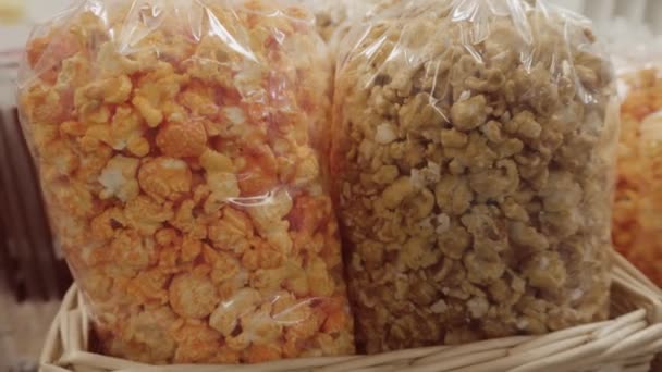 Variedad Bolsas Grandes Con Palomitas Maíz — Vídeos de Stock