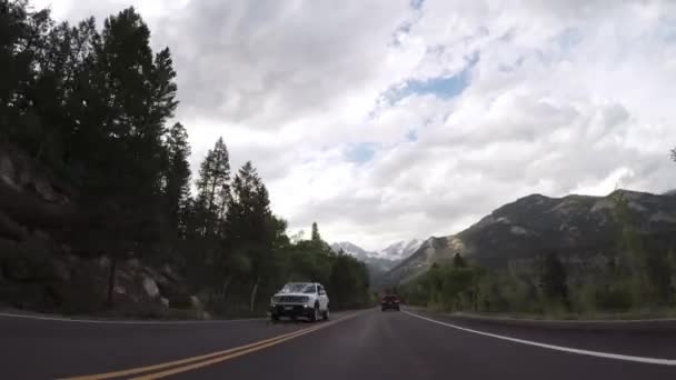Conducir Trail Ridge Road Fin Semana Apertura Temporada Parque Nacional — Vídeo de stock