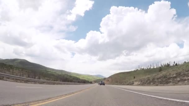 Denver Colorado Mayo 2018 Conducir Carretera Montaña Cerca Del Lago — Vídeo de stock