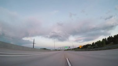 Güney karayolu Boulder 36 gün batımında sürüş.