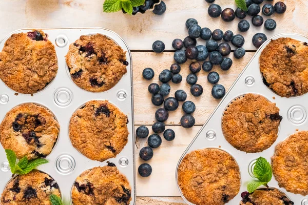 Düz Yatıyordu Organik Malzemelerle Hazırlanan Yapımı Blueberry Muffins — Stok fotoğraf