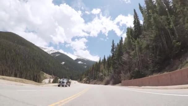 夏に山高速道路 ベルソー峠走行 2018 デンバー コロラド州 — ストック動画