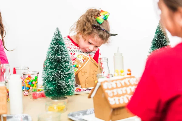 Dekorowanie Pierników Małe Domy Boże Narodzenie Dla Dzieci Losowa Strona — Zdjęcie stockowe