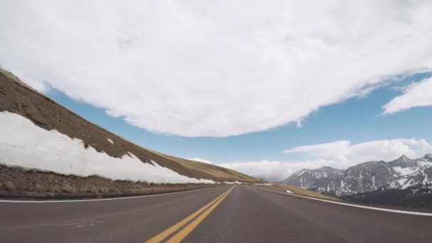 Conducând Trail Ridge Road Weekendul Deschidere Sezonului Rocky Mountain National — Videoclip de stoc