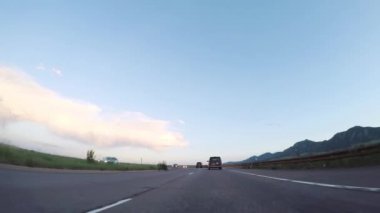 Boulder, Colorado, ABD-27 Mayıs 2018 - Sunset, Boulder 'dan 36. karayolunda güneye doğru sürüş.