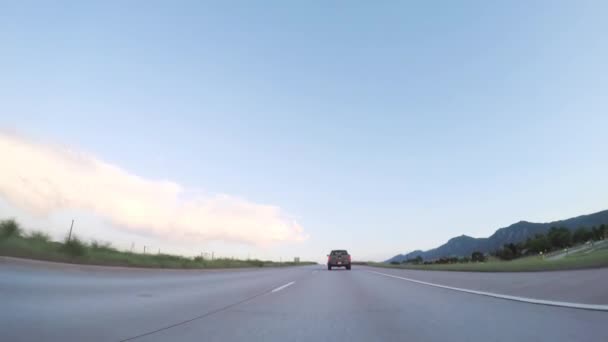 Rijden Verharde Weg Boulder Gebied — Stockvideo