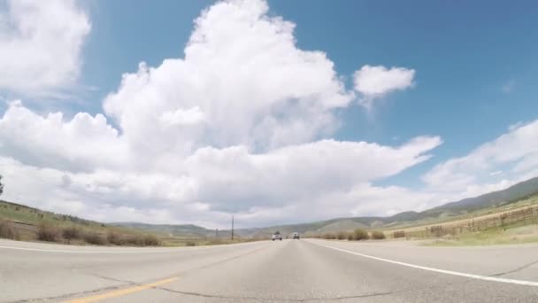 Denver Colorado Mayo 2018 Conducir Carretera Montaña Cerca Del Lago — Vídeos de Stock