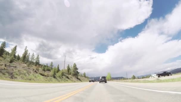 Denver Colorado Mayo 2018 Conducir Carretera Montaña Cerca Del Lago — Vídeos de Stock