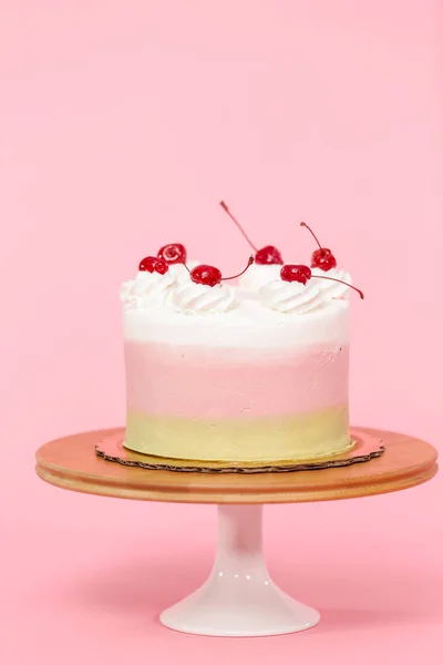 Geburtstag Spumoni Kuchen Auf Rosa Hintergrund — Stockfoto