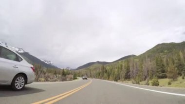 Denver, Colorado, ABD-Mayıs 27, 2018 - yaz aylarında Florence Pass üzerinde 40 dağ otoyolda sürüş.